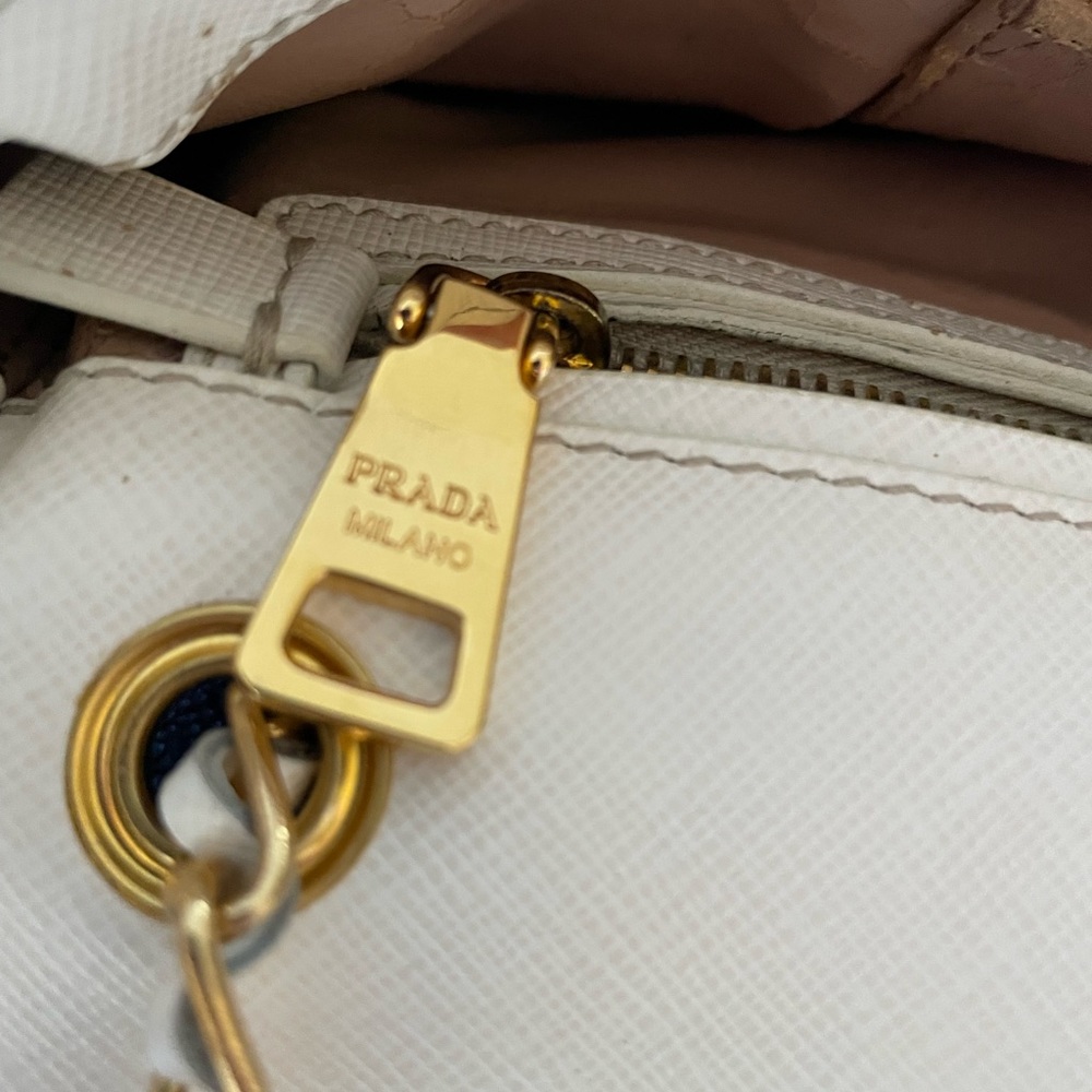 Prada bag - Picture 11 of 16